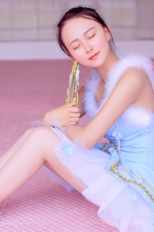 国模嘉妮极品美胞